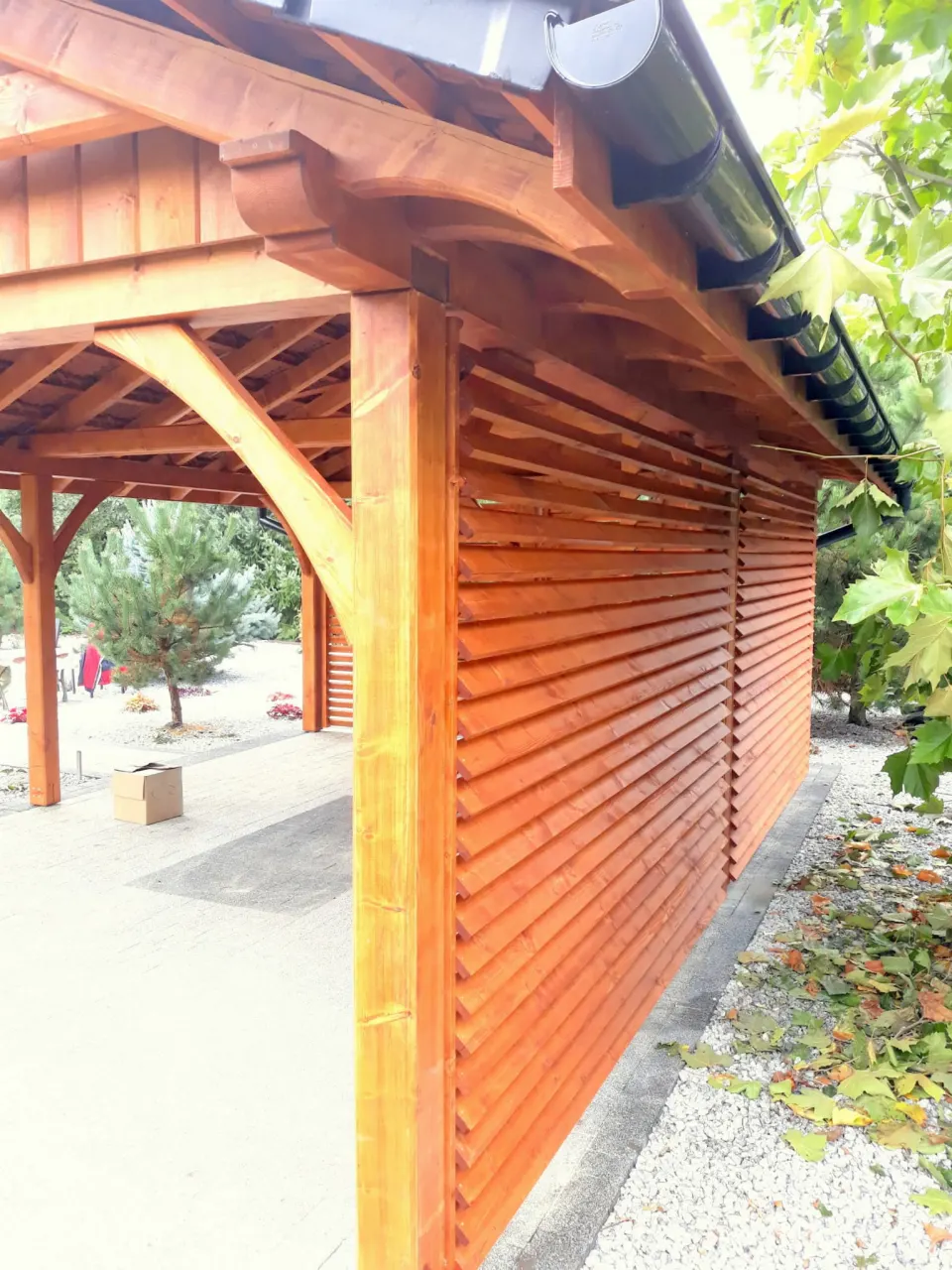 Wiata drewniana 5×3,5 z zabudową ażurową ścian, zdjęcie 3 z 6